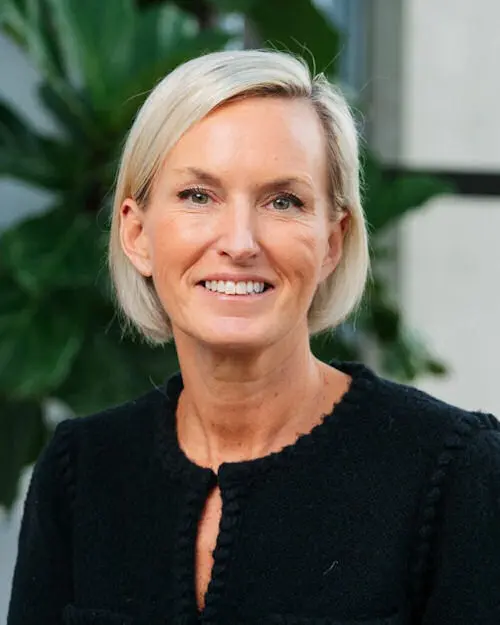 AllisonAHeadShot-819x1024