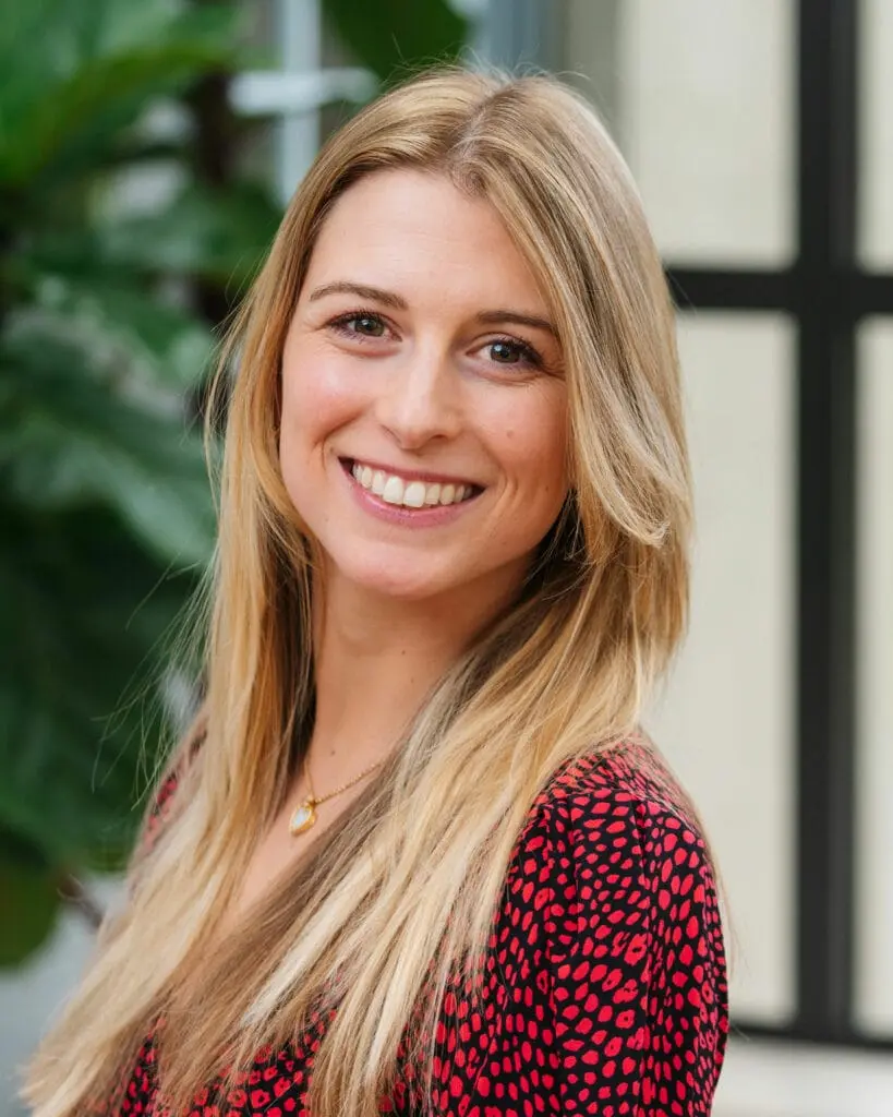 GraceHeadShot-819x1024